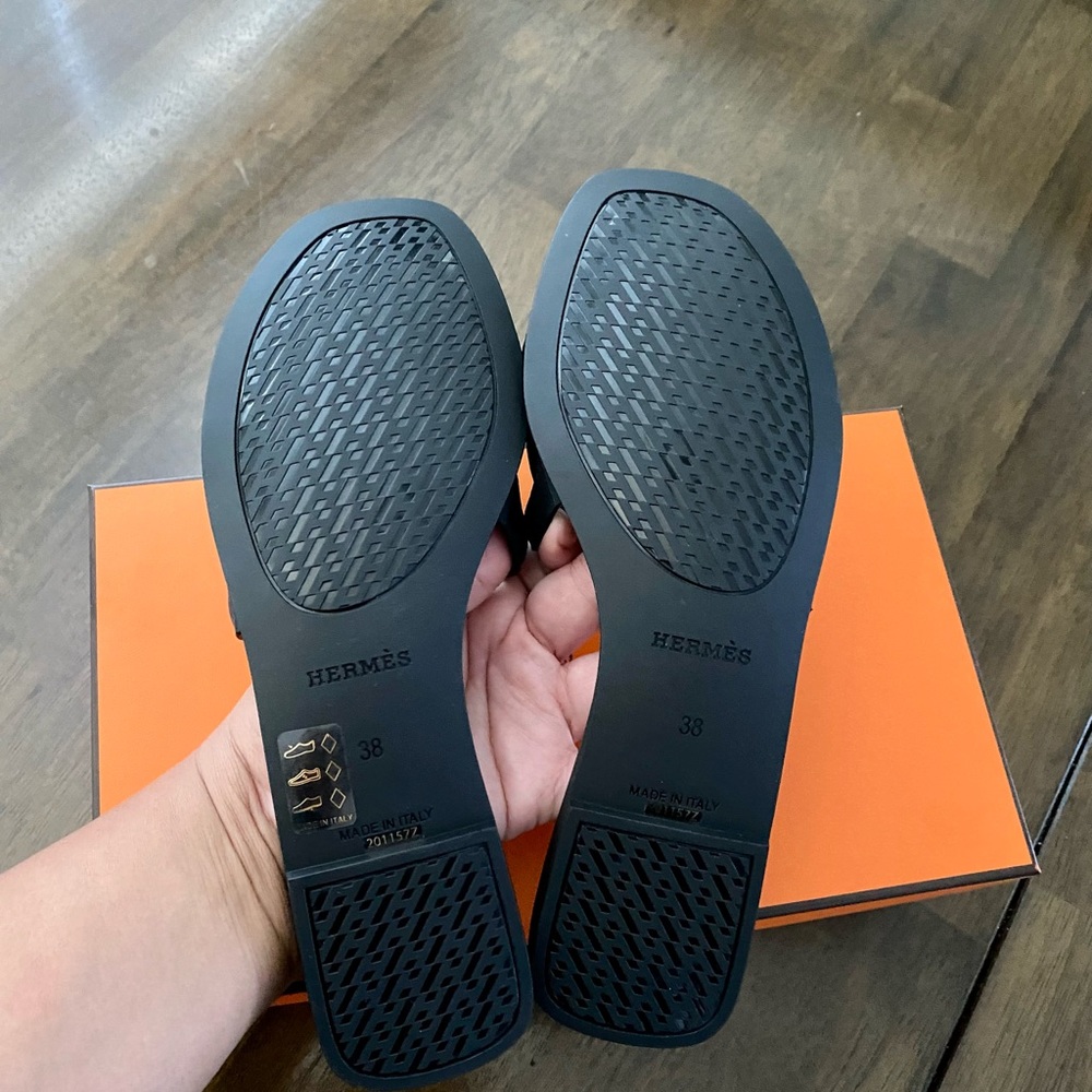🚫SOLD🚫Hermes Aloha Sandals Black size 38 - Picture 2 of 5